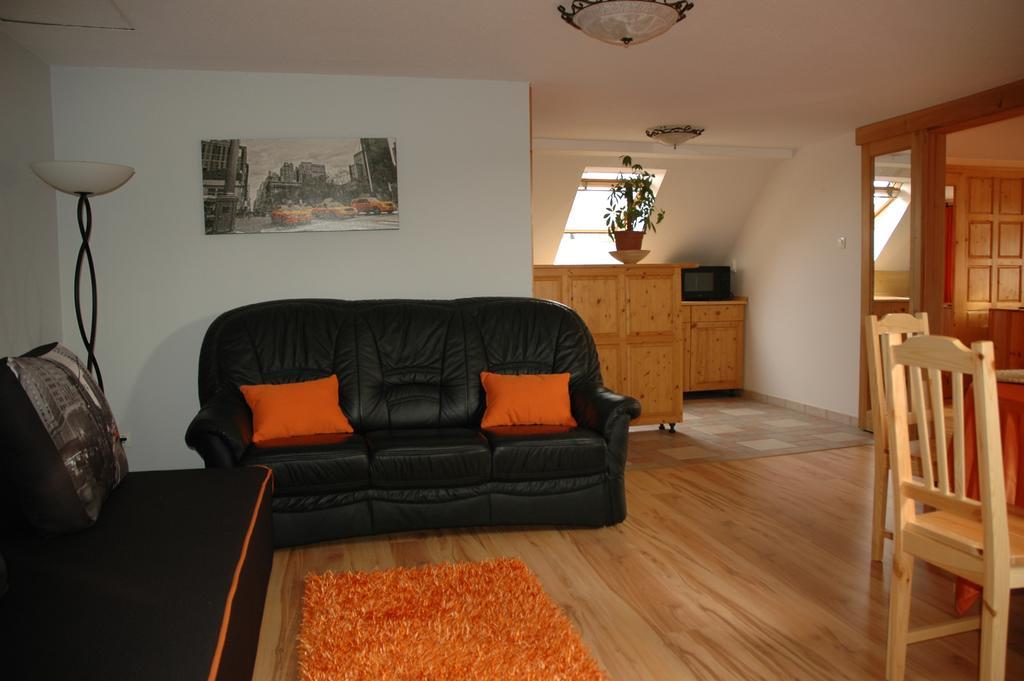 Alom Kucko Apartman Zalaegerszeg Rom bilde
