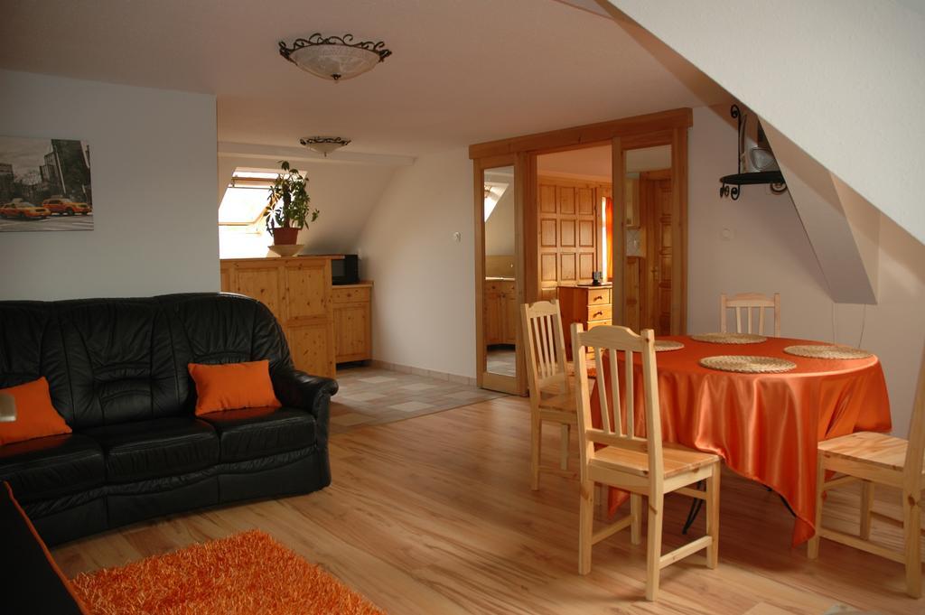 Alom Kucko Apartman Zalaegerszeg Rom bilde